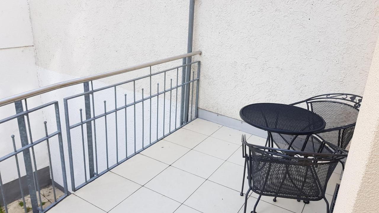 Villa Viktoria 1 - Apartments - City Center อินโกลชตัดต์ ภายนอก รูปภาพ
