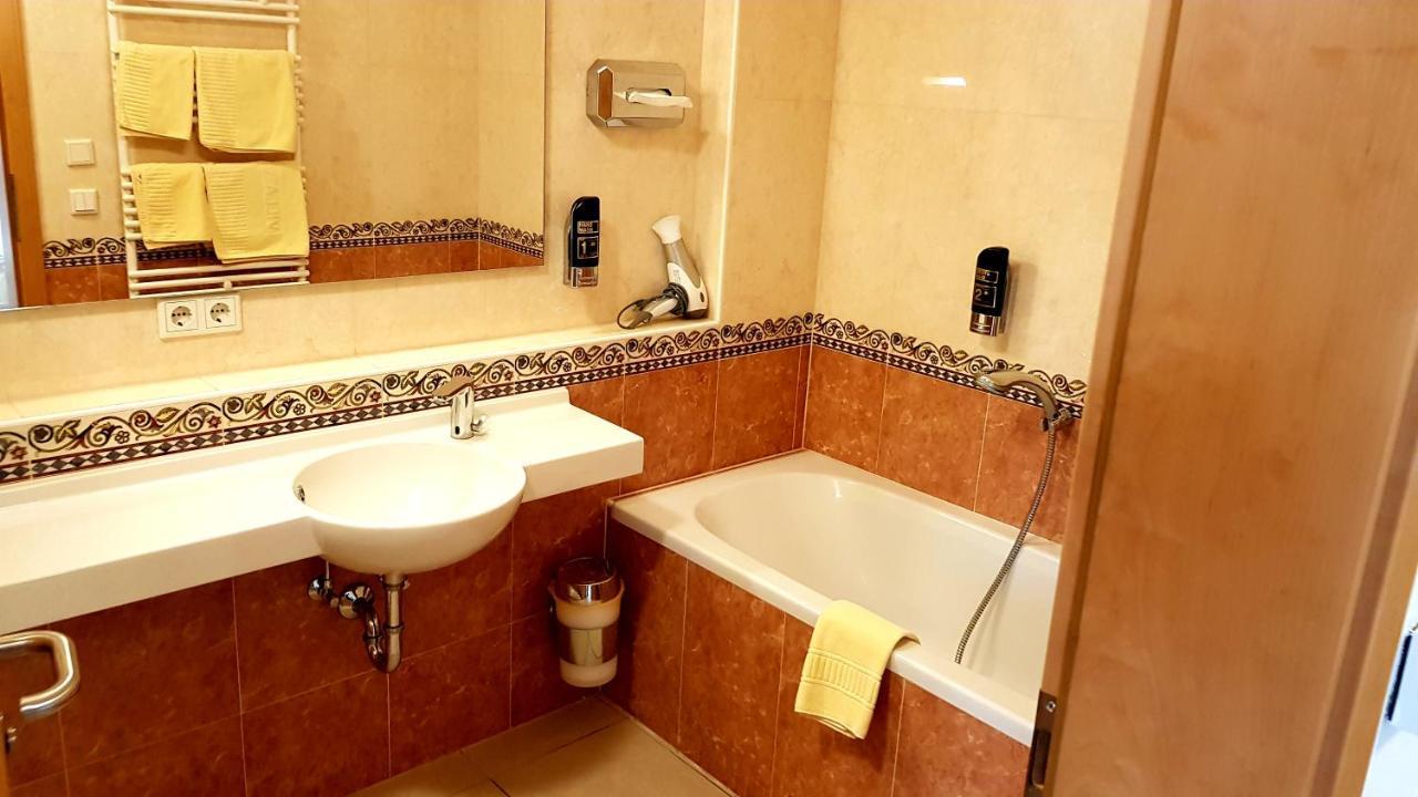 Villa Viktoria 1 - Apartments - City Center อินโกลชตัดต์ ภายนอก รูปภาพ